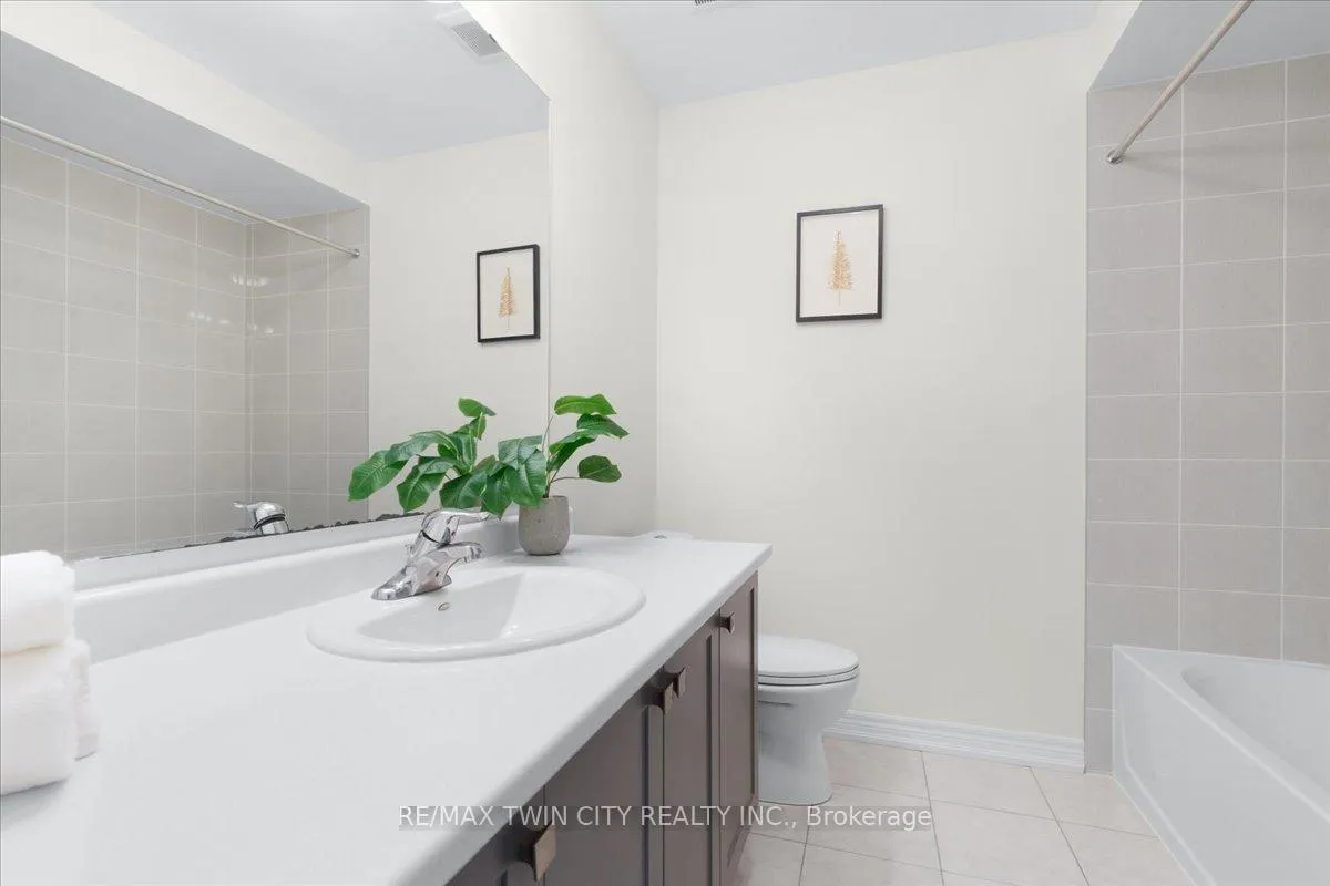 Photo 32 of 64 Grassbourne Avenue, Kitchener — HOMEH