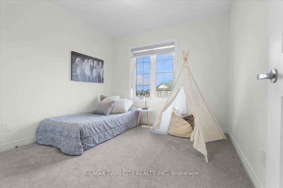 Photo 33 of 64 Grassbourne Avenue, Kitchener — HOMEH