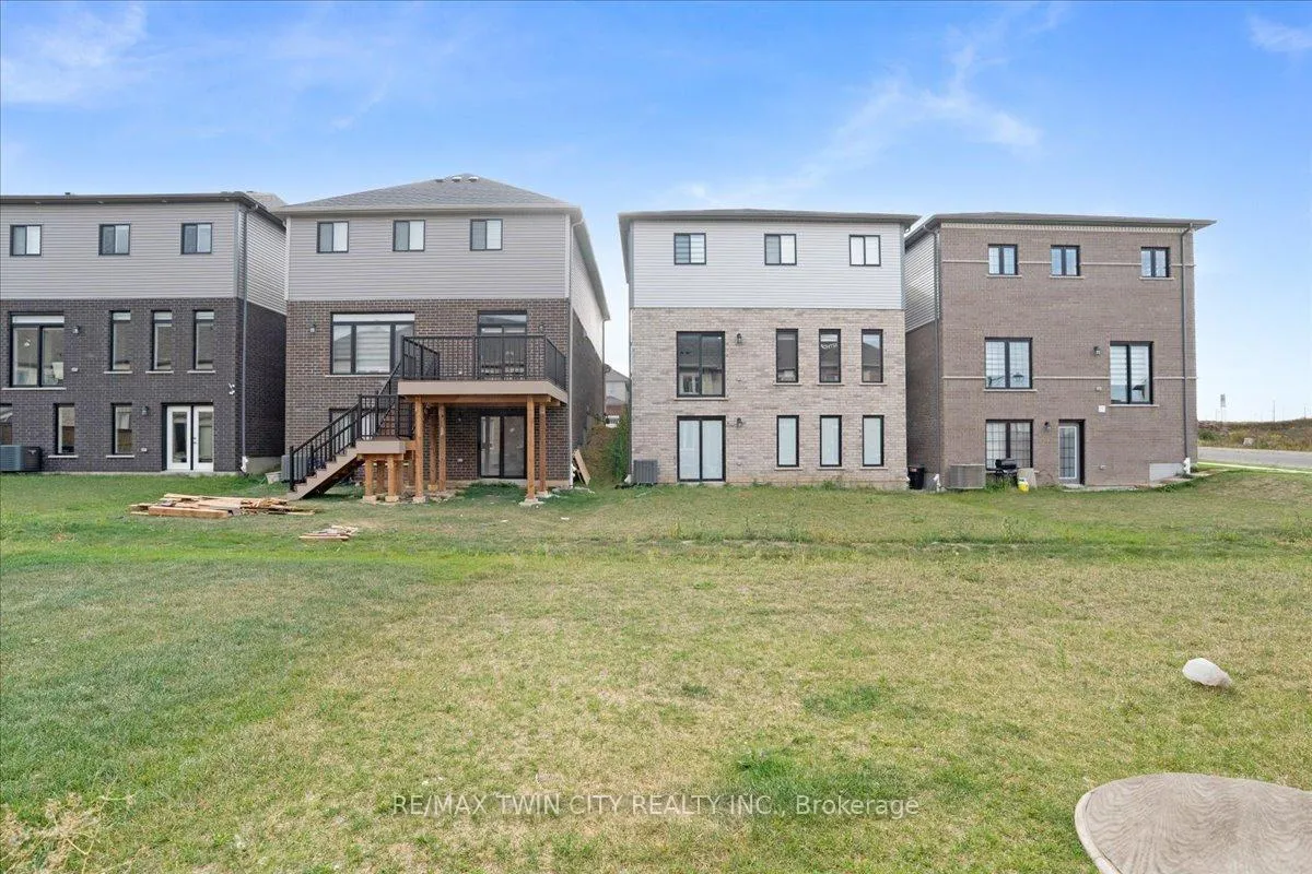 Photo 41 of 64 Grassbourne Avenue, Kitchener — HOMEH