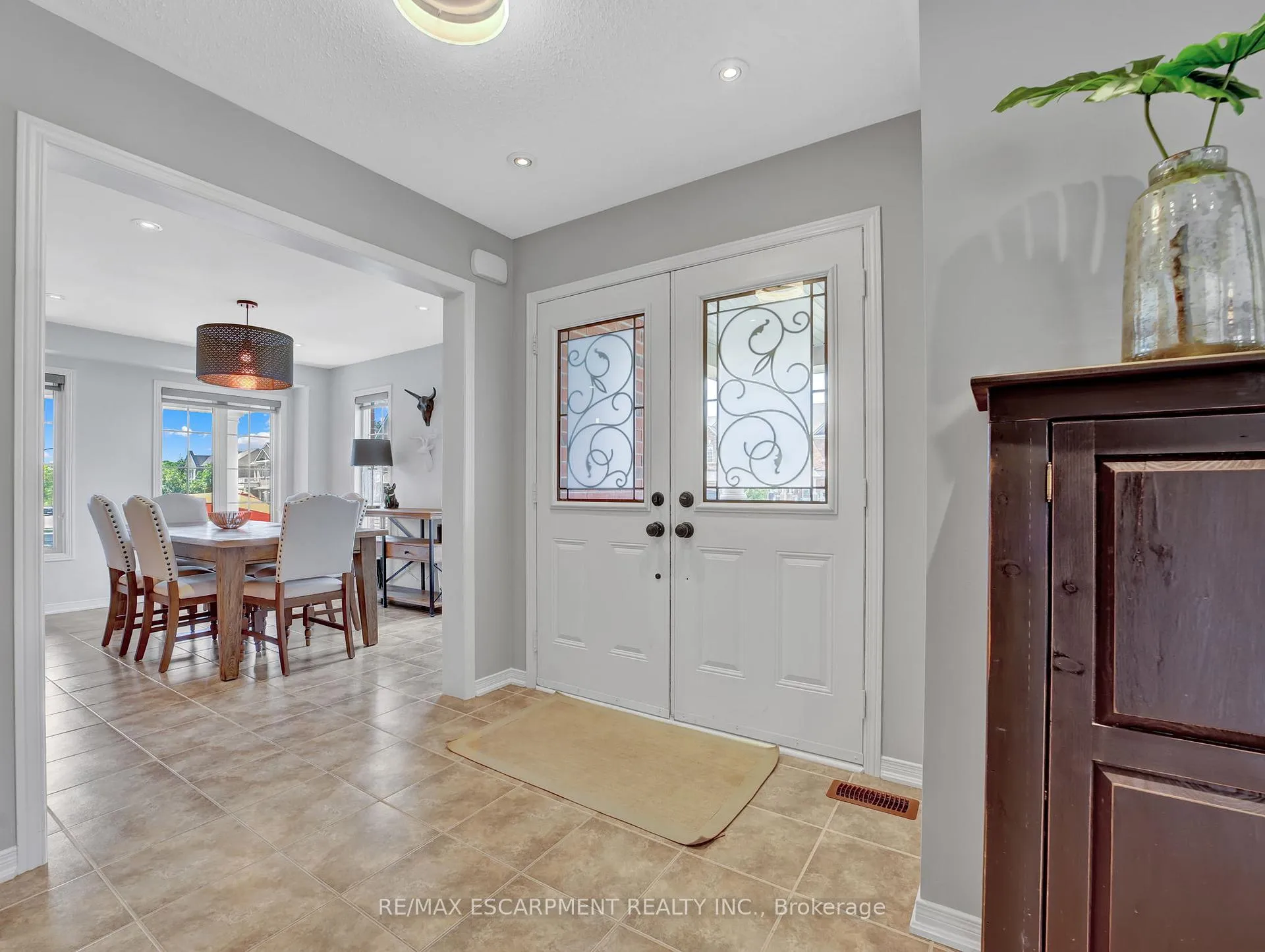 Photo 4 of 100 Burke Street, Hamilton, Waterdown — HOMEH
