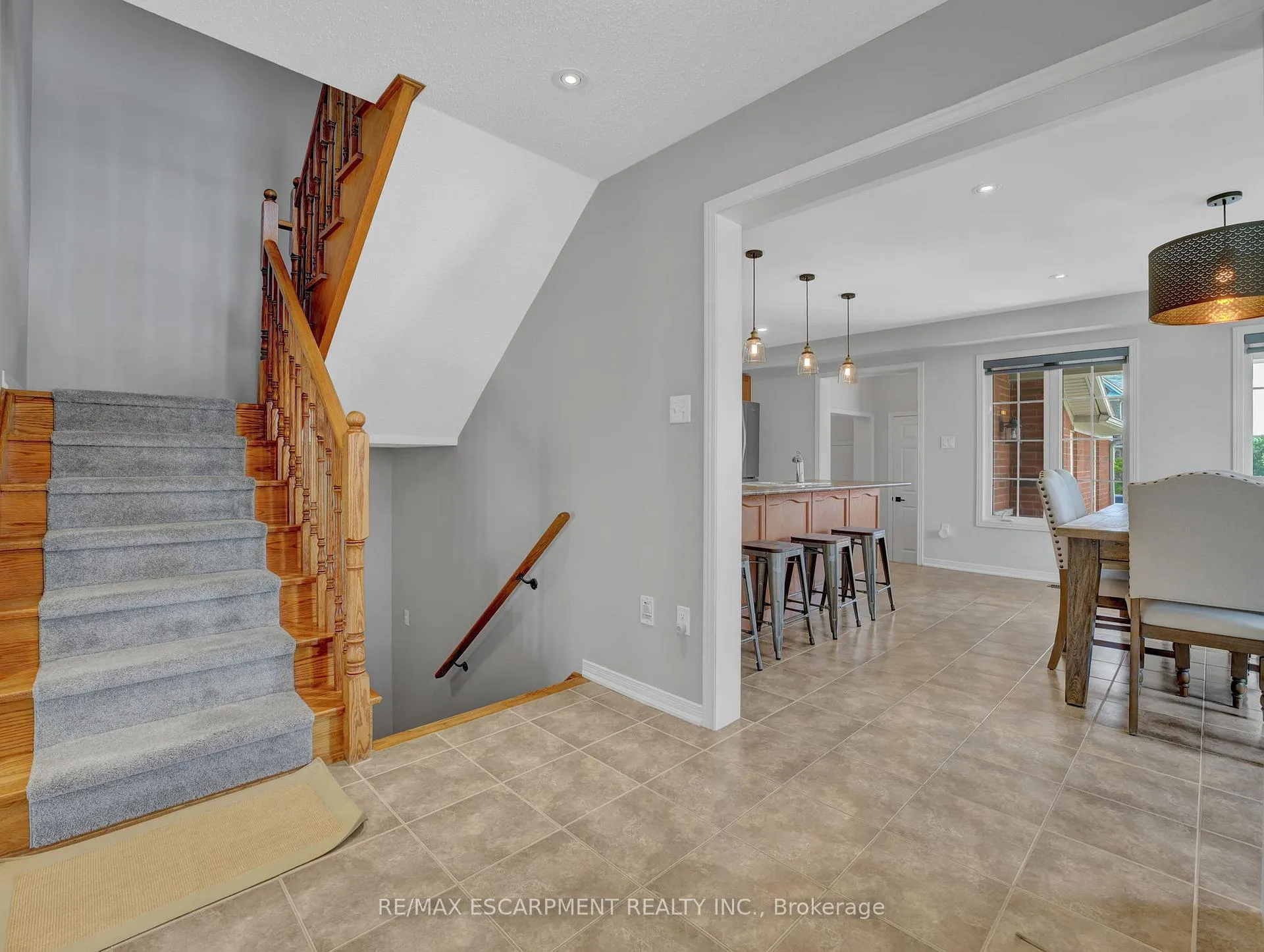 Photo 5 of 100 Burke Street, Hamilton, Waterdown — HOMEH