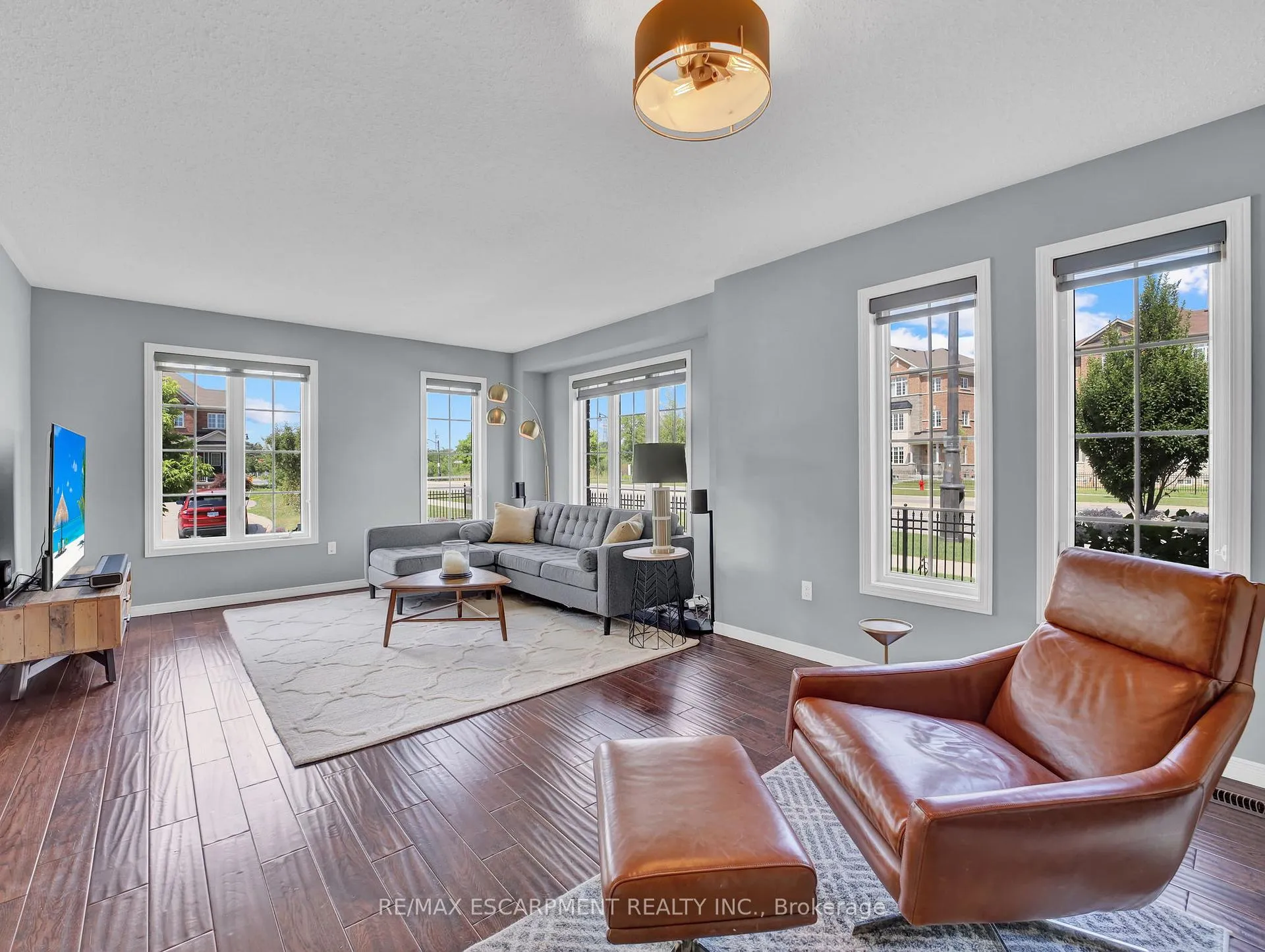 Photo 8 of 100 Burke Street, Hamilton, Waterdown — HOMEH