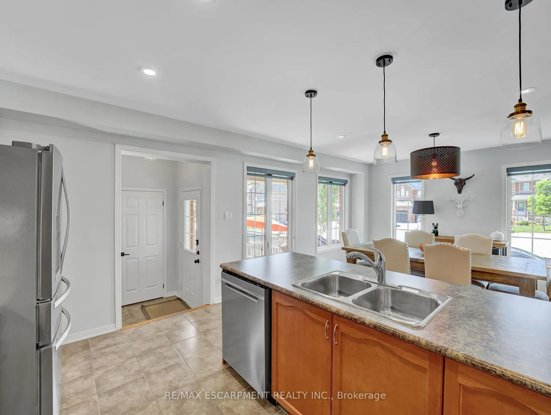 Photo 10 of 100 Burke Street, Hamilton, Waterdown — HOMEH