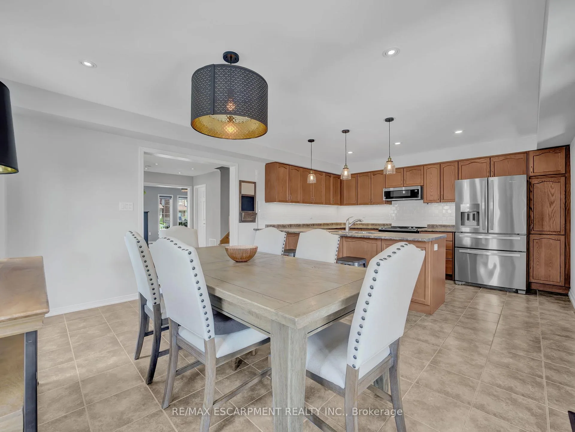 Photo 13 of 100 Burke Street, Hamilton, Waterdown — HOMEH