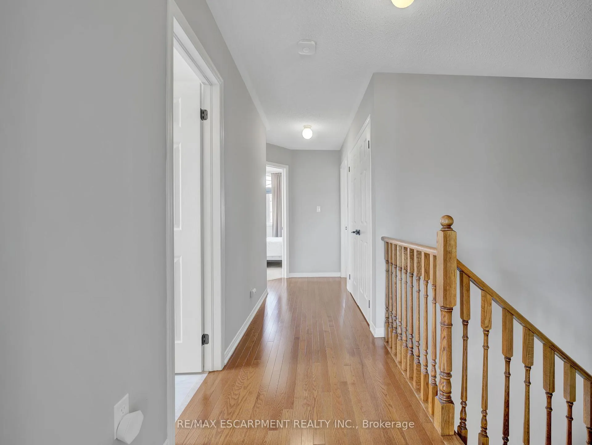 Photo 17 of 100 Burke Street, Hamilton, Waterdown — HOMEH