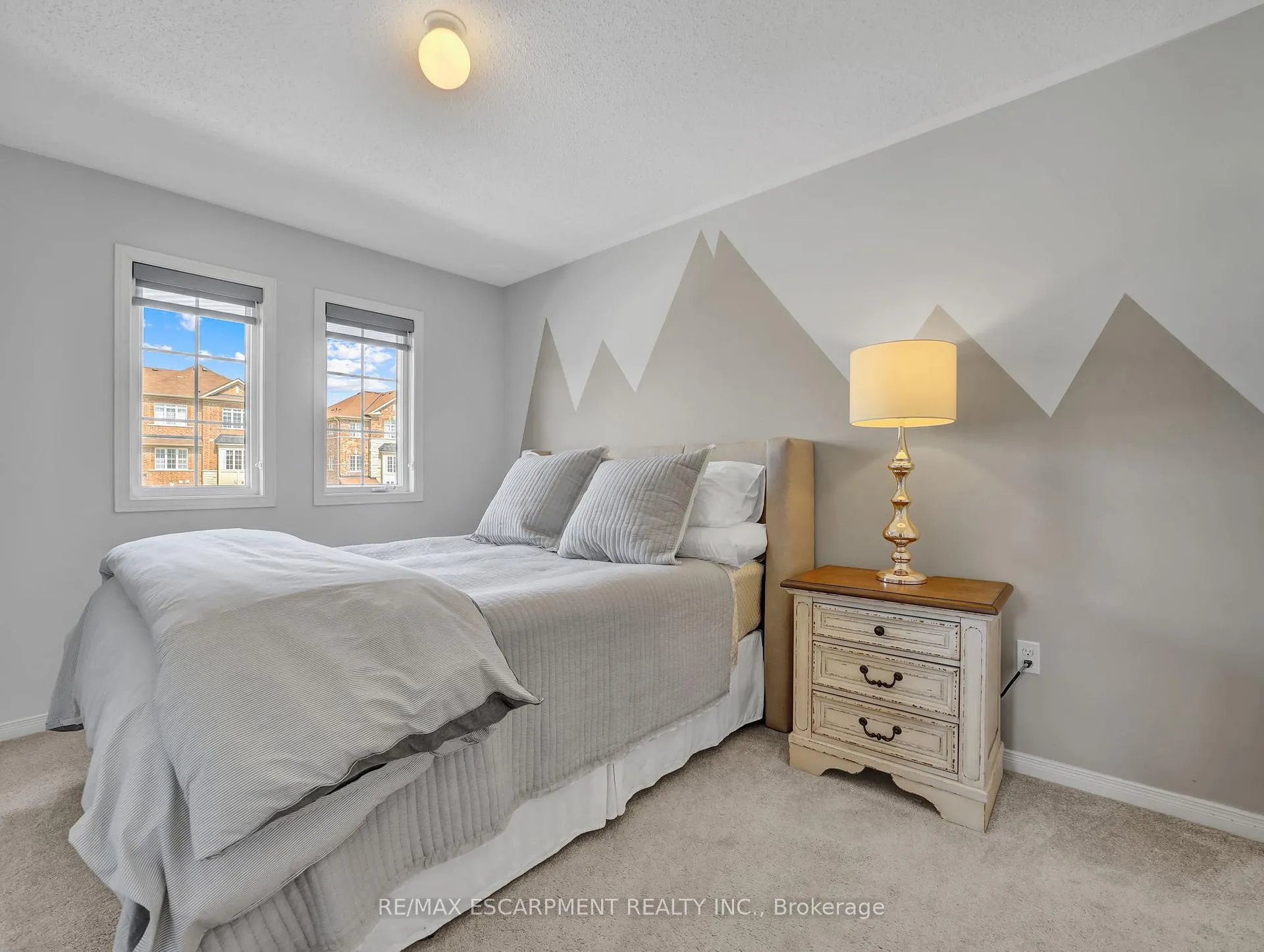 Photo 23 of 100 Burke Street, Hamilton, Waterdown — HOMEH