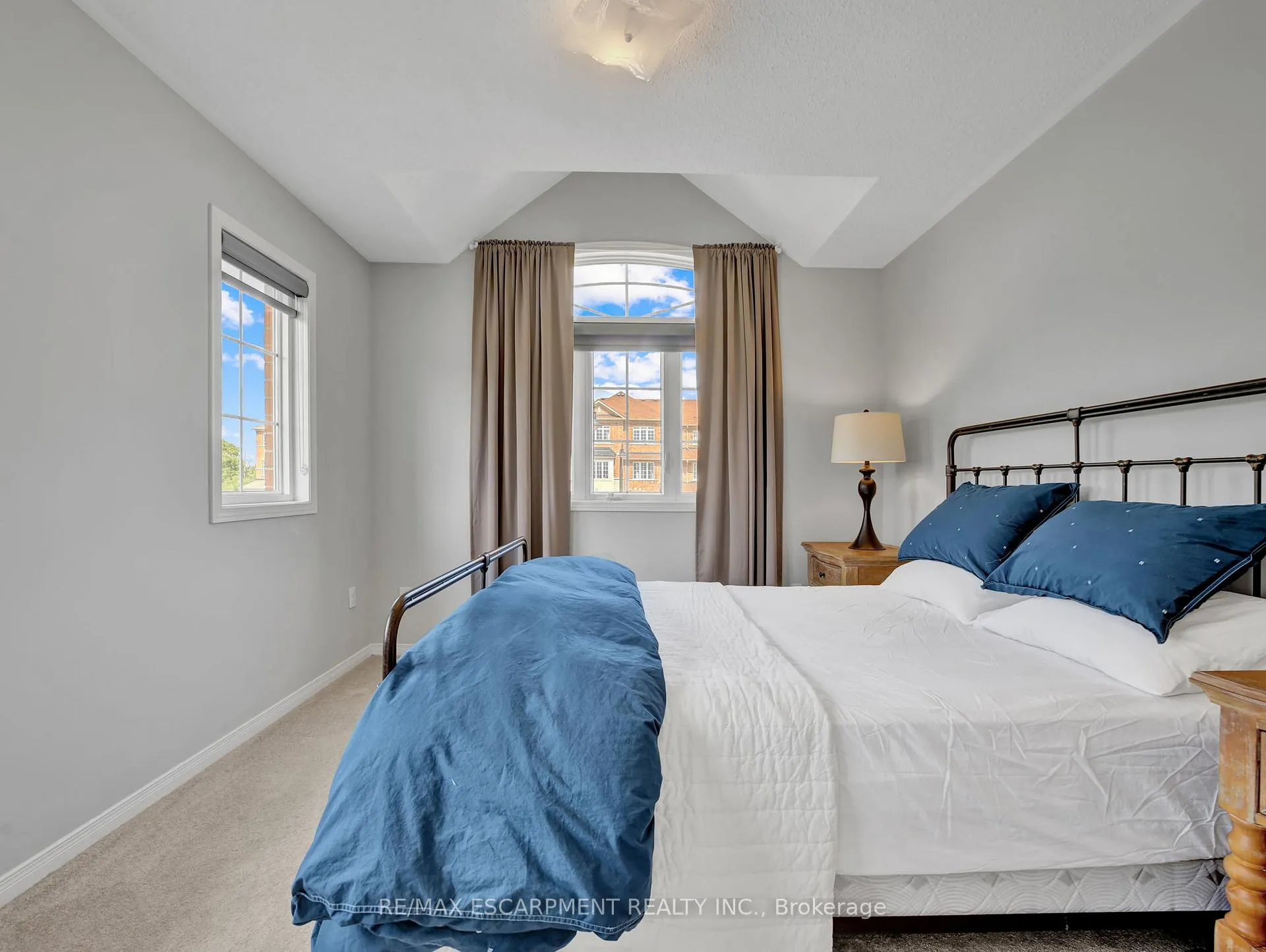 Photo 24 of 100 Burke Street, Hamilton, Waterdown — HOMEH