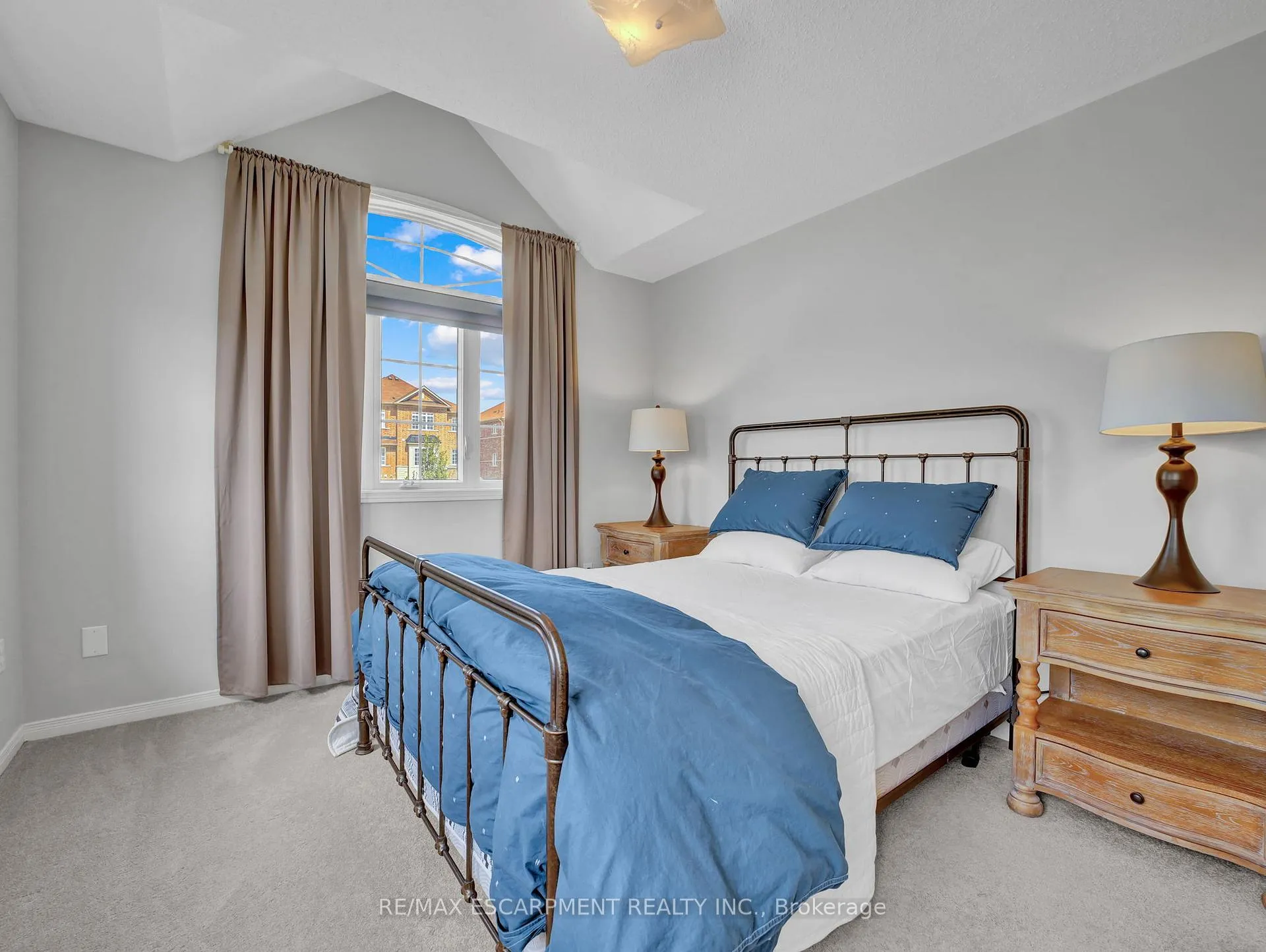 Photo 26 of 100 Burke Street, Hamilton, Waterdown — HOMEH