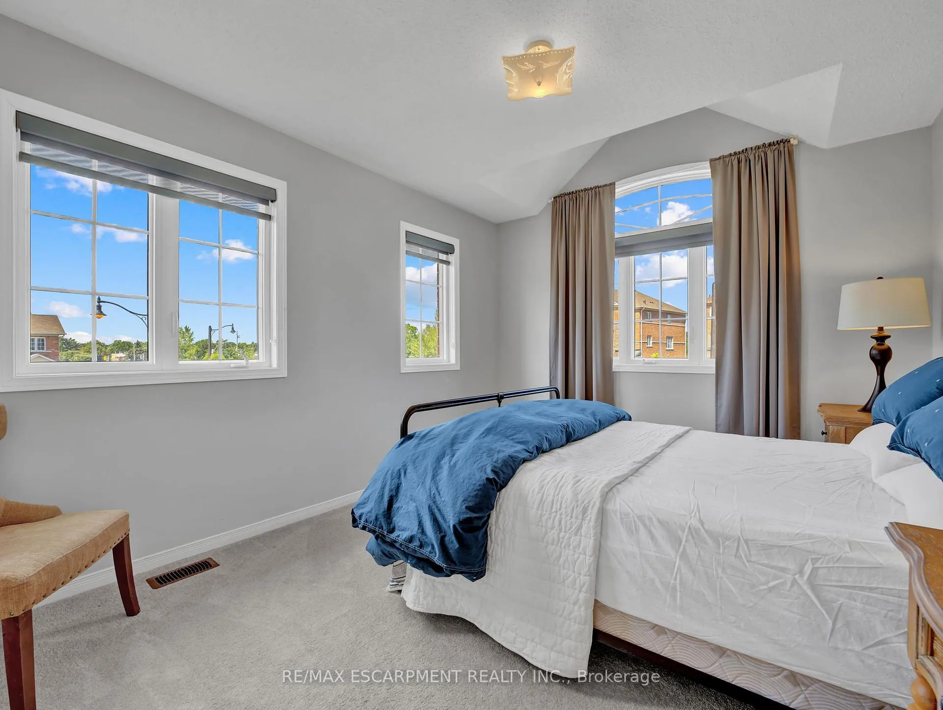 Photo 27 of 100 Burke Street, Hamilton, Waterdown — HOMEH