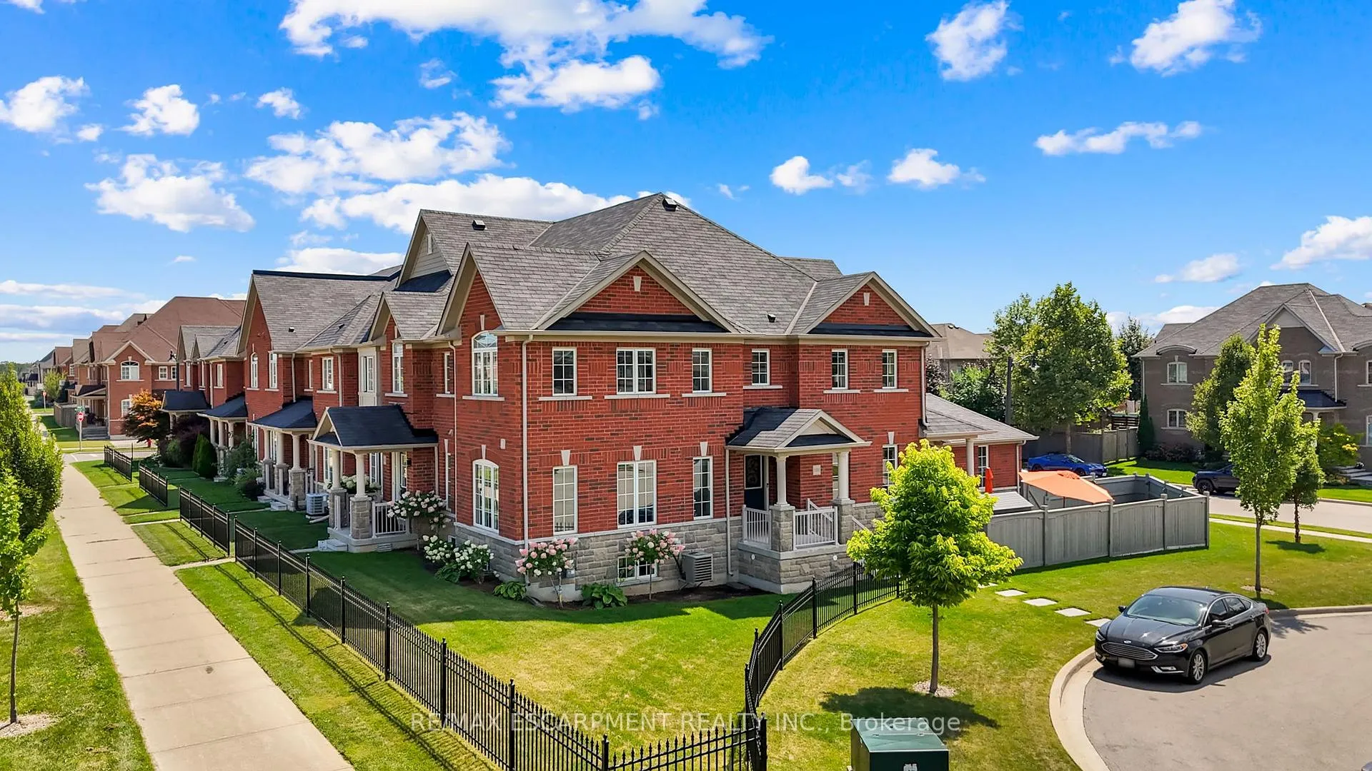 Photo 40 of 100 Burke Street, Hamilton, Waterdown — HOMEH