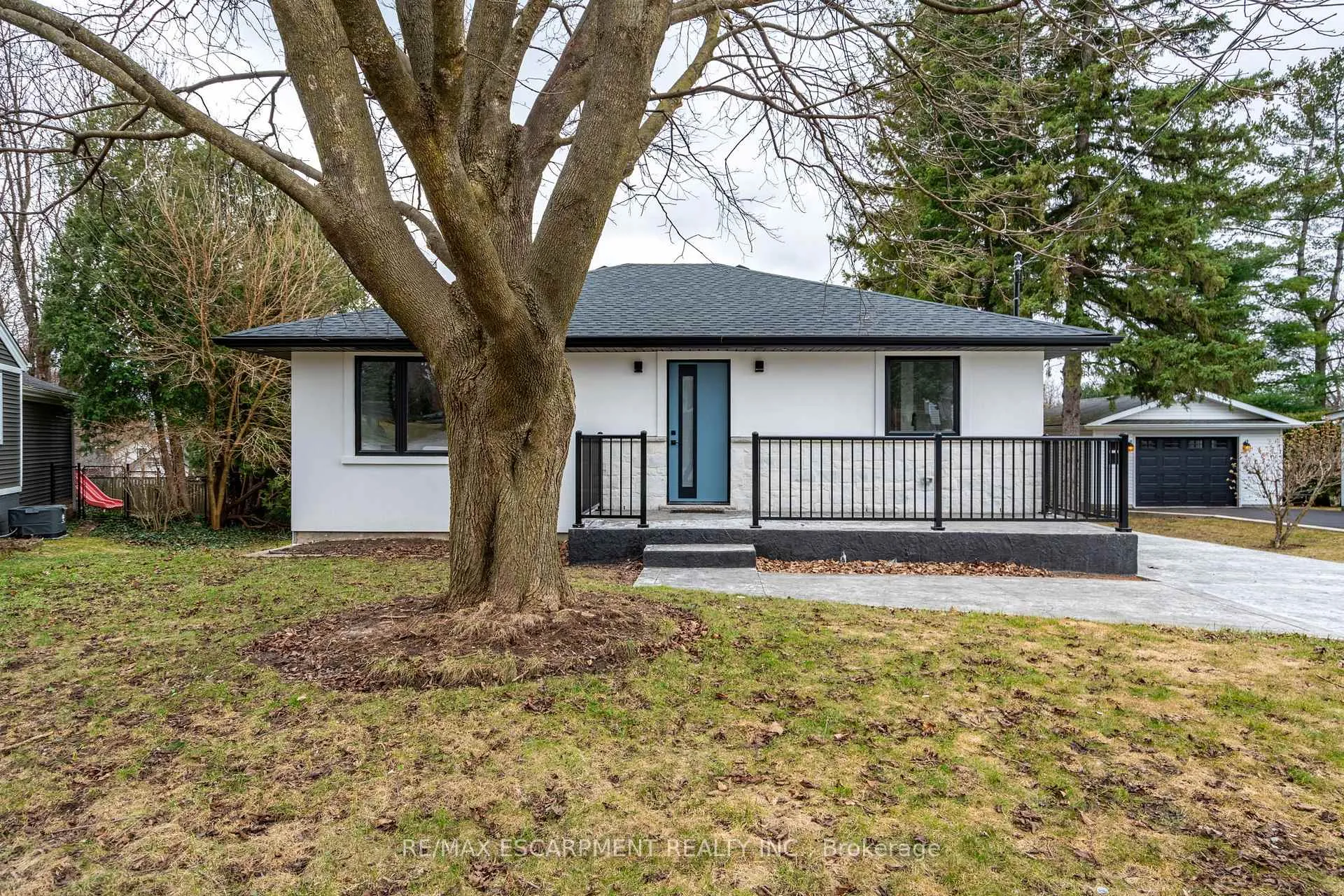 Photo 2 of 11 James Street, Hamilton, Waterdown — HOMEH