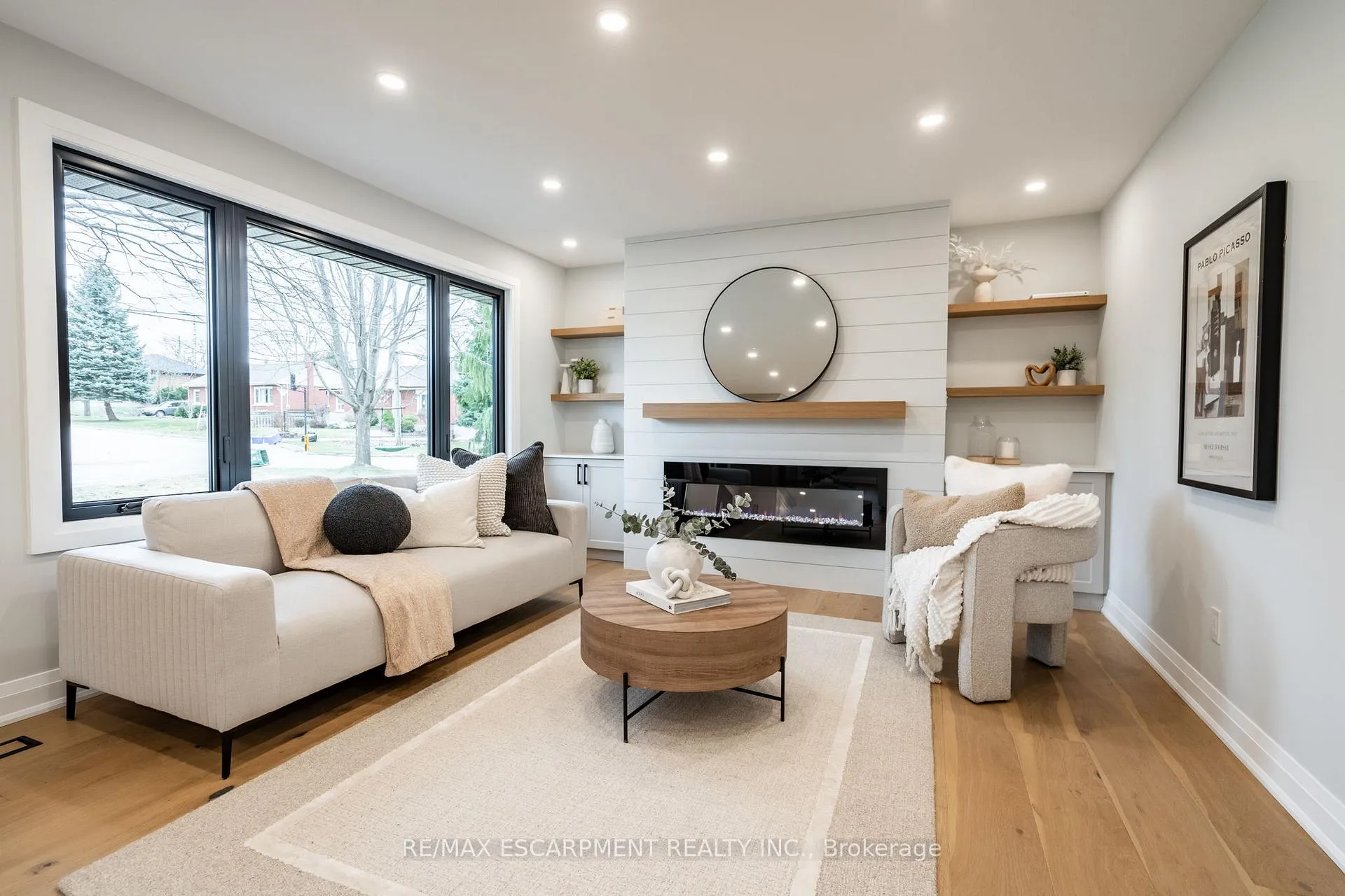 Photo 7 of 11 James Street, Hamilton, Waterdown — HOMEH