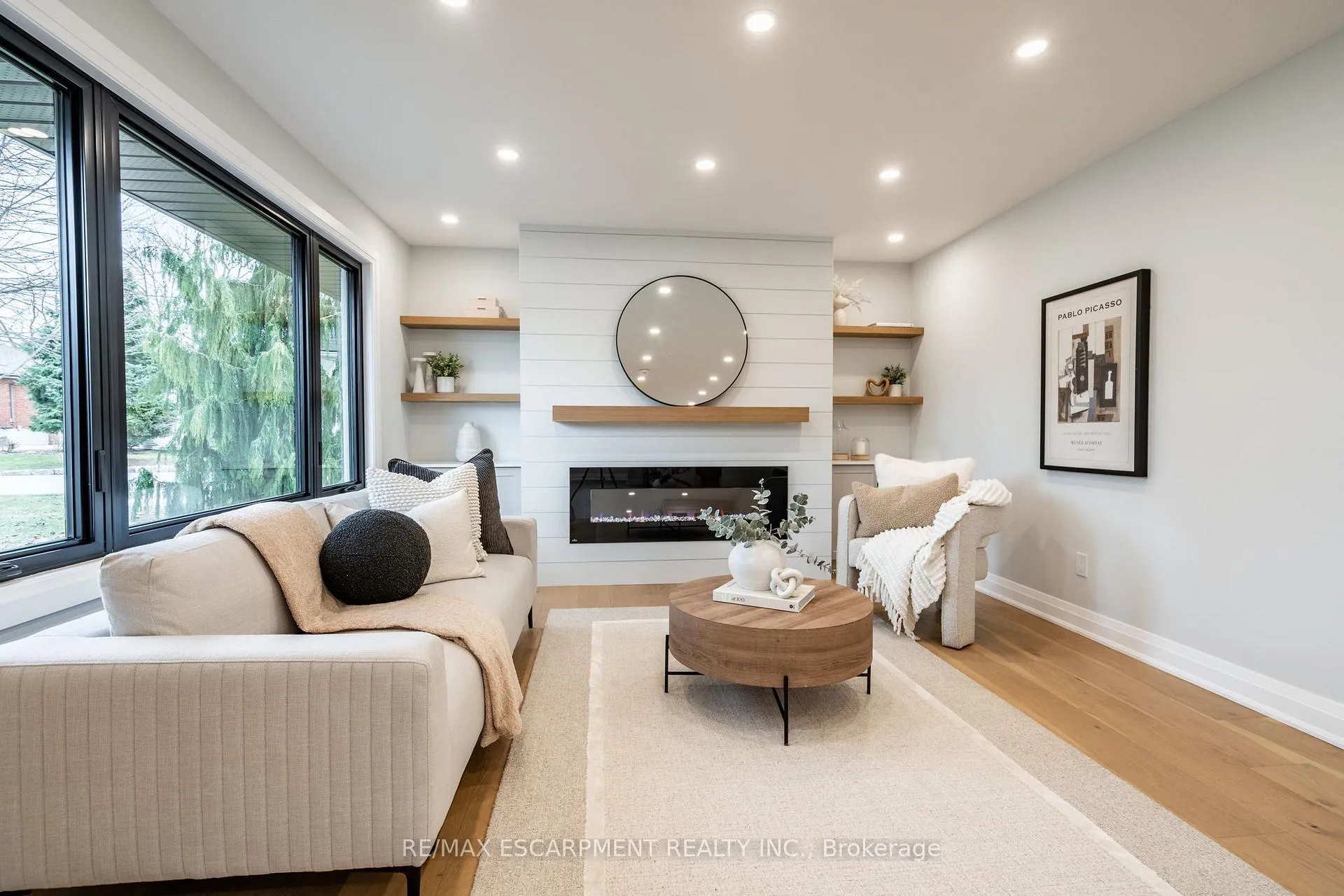 Photo 8 of 11 James Street, Hamilton, Waterdown — HOMEH