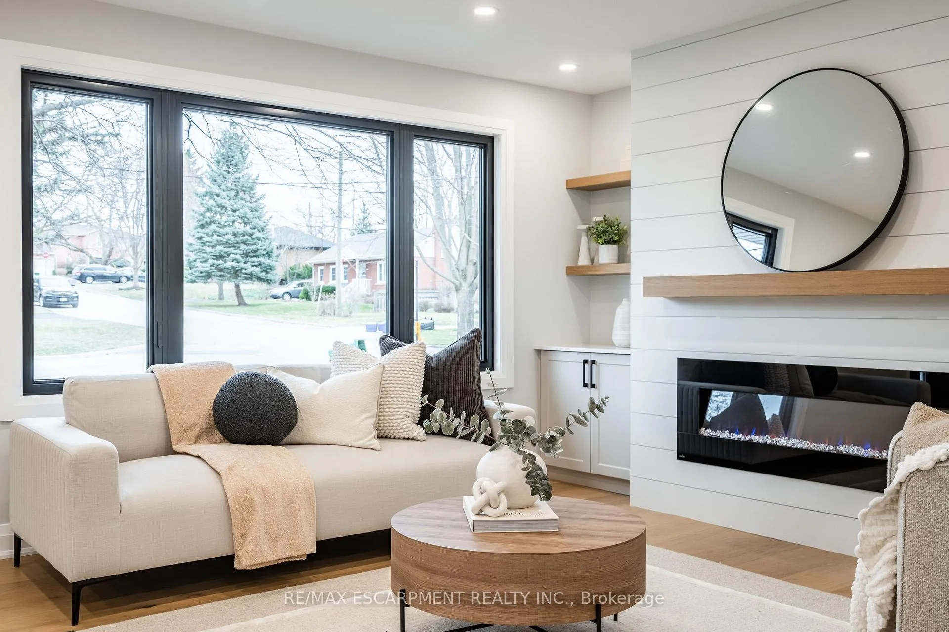 Photo 9 of 11 James Street, Hamilton, Waterdown — HOMEH