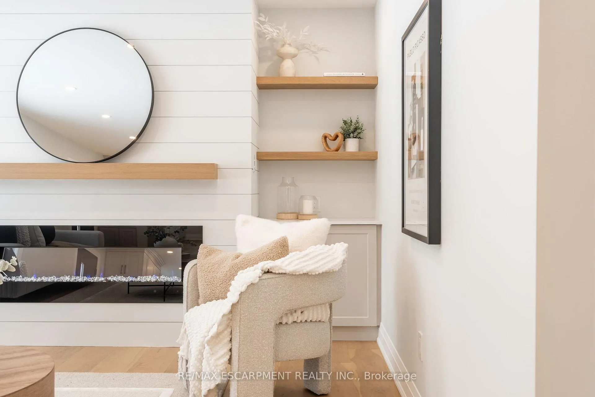 Photo 11 of 11 James Street, Hamilton, Waterdown — HOMEH