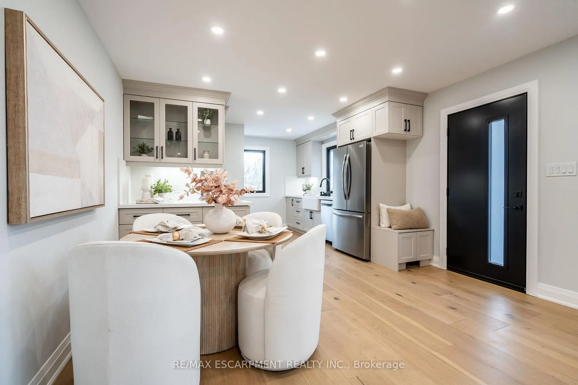 Photo 13 of 11 James Street, Hamilton, Waterdown — HOMEH