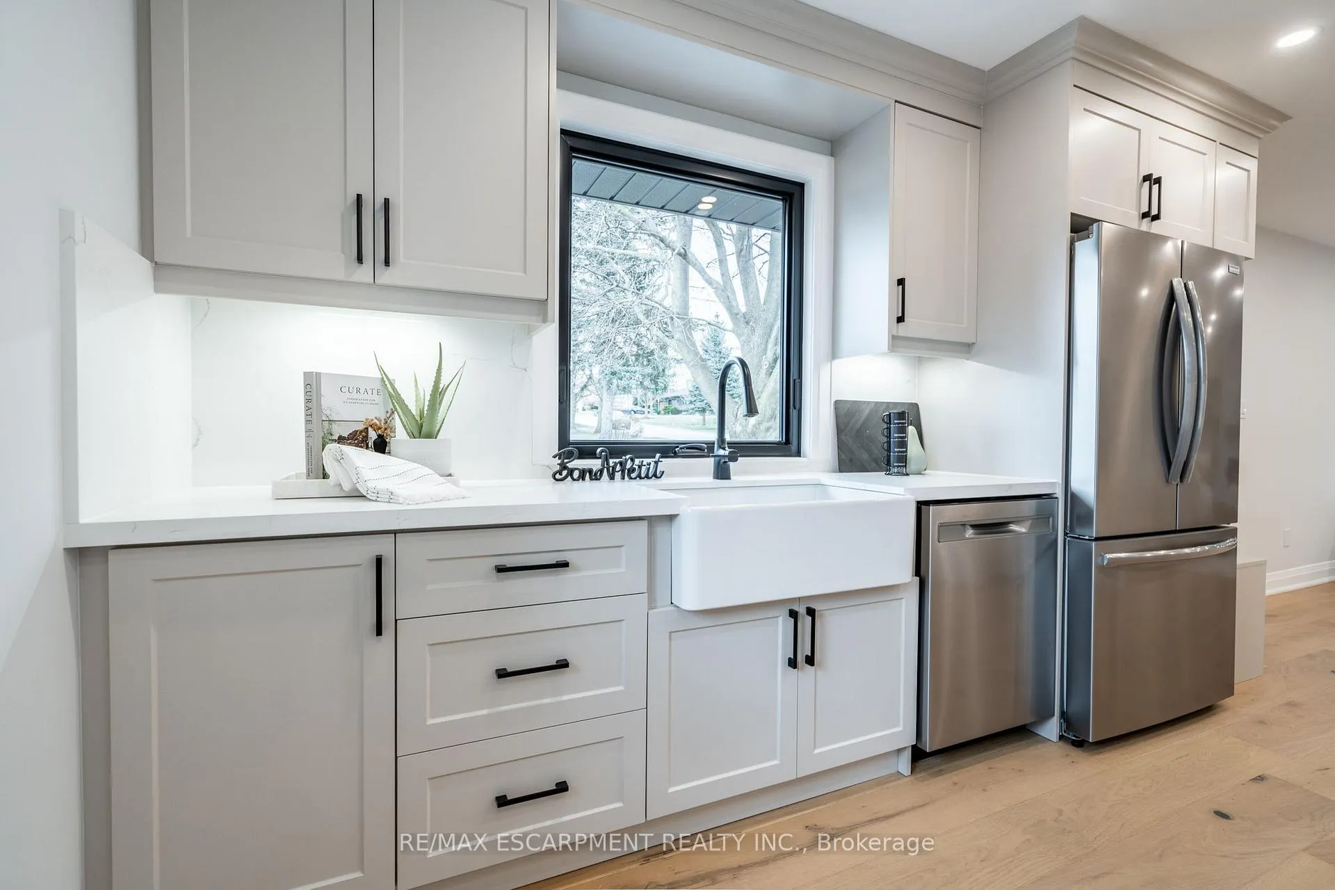 Photo 17 of 11 James Street, Hamilton, Waterdown — HOMEH