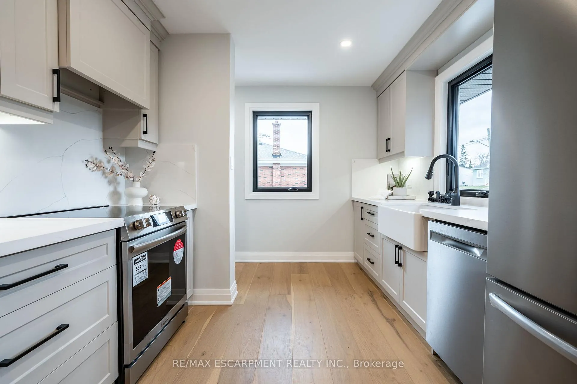 Photo 18 of 11 James Street, Hamilton, Waterdown — HOMEH