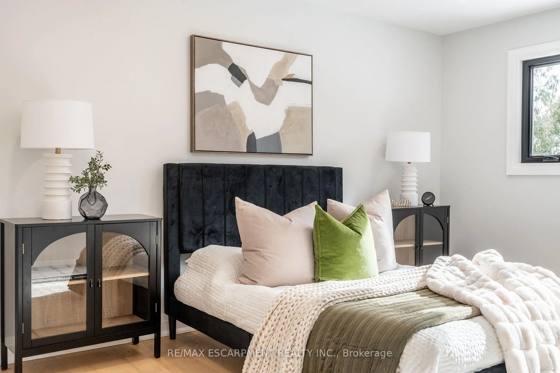 Photo 21 of 11 James Street, Hamilton, Waterdown — HOMEH