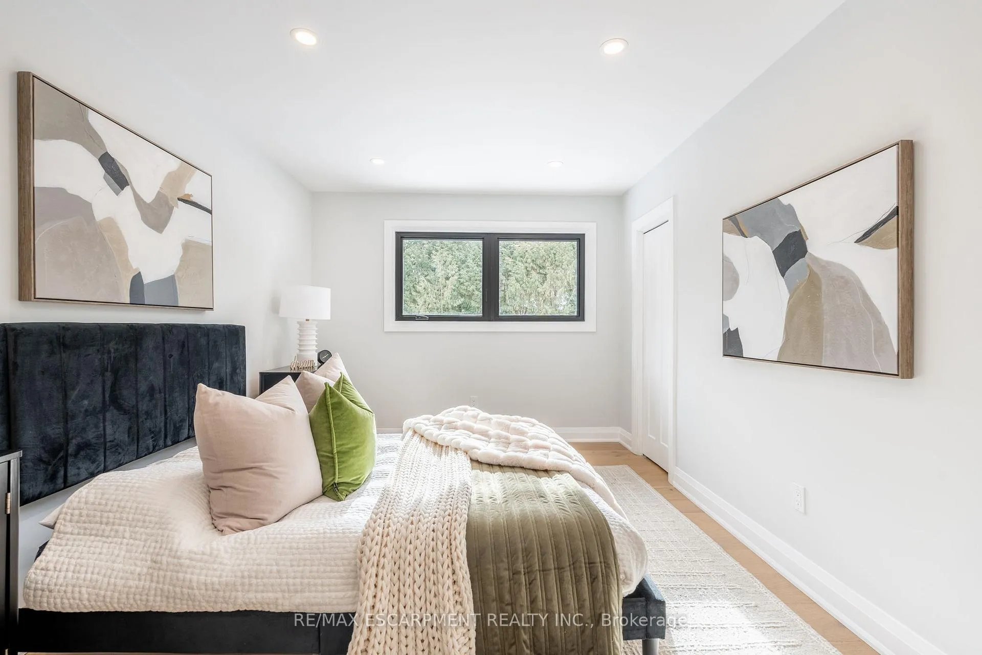 Photo 23 of 11 James Street, Hamilton, Waterdown — HOMEH