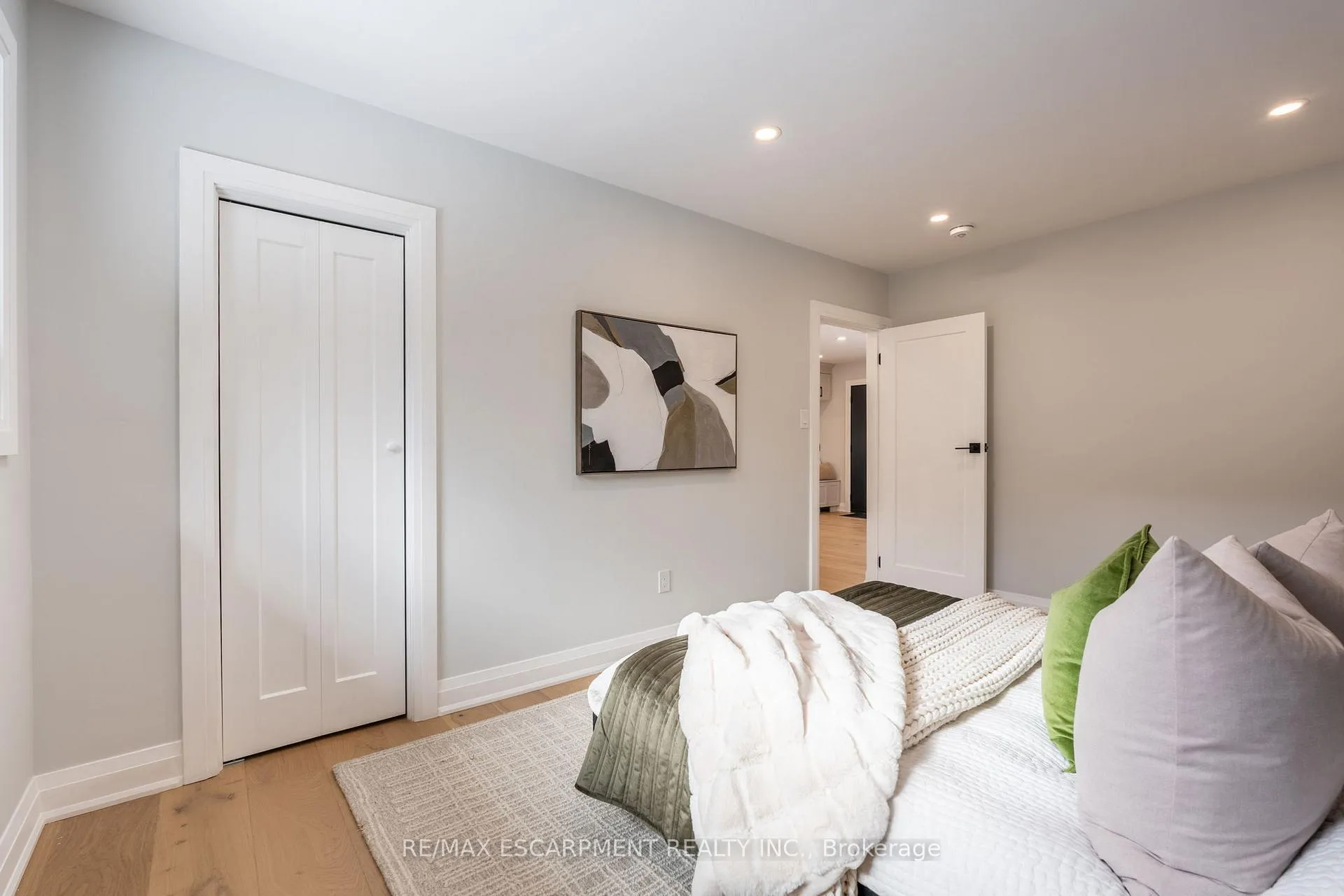 Photo 25 of 11 James Street, Hamilton, Waterdown — HOMEH