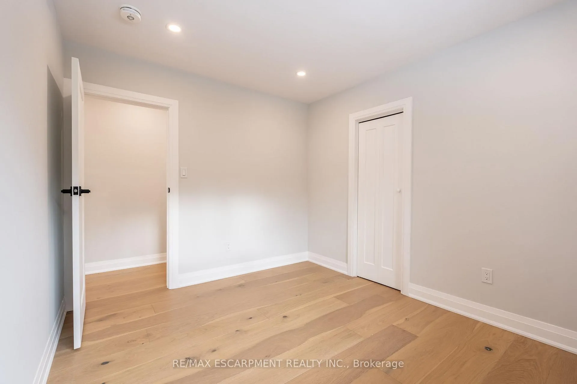 Photo 27 of 11 James Street, Hamilton, Waterdown — HOMEH