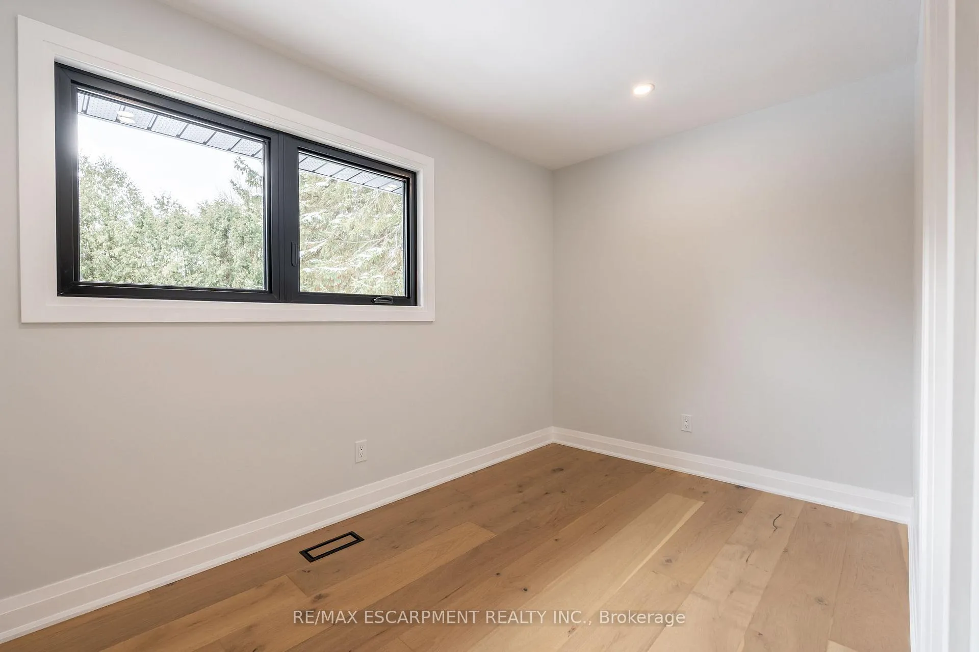 Photo 28 of 11 James Street, Hamilton, Waterdown — HOMEH