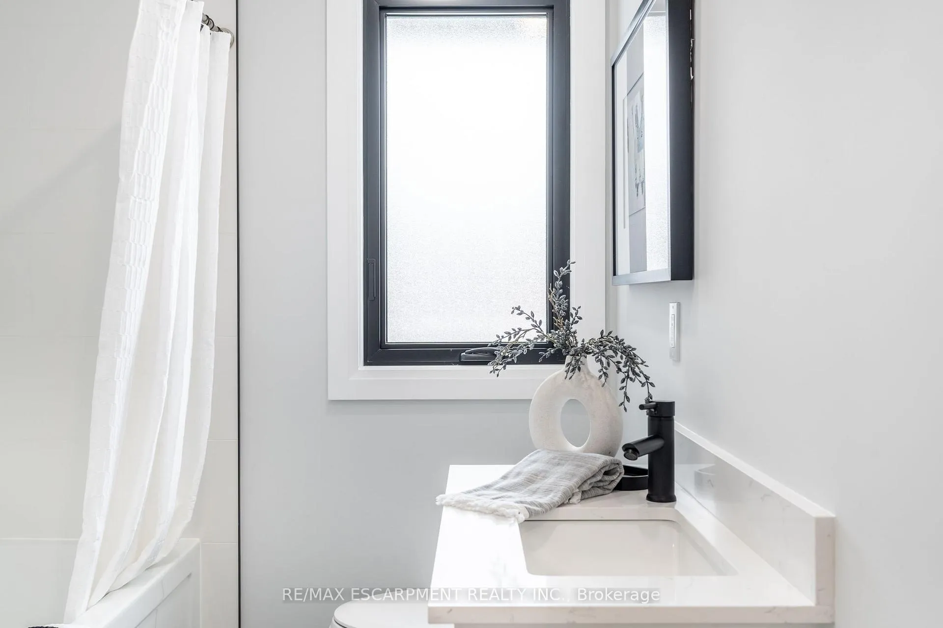 Photo 32 of 11 James Street, Hamilton, Waterdown — HOMEH