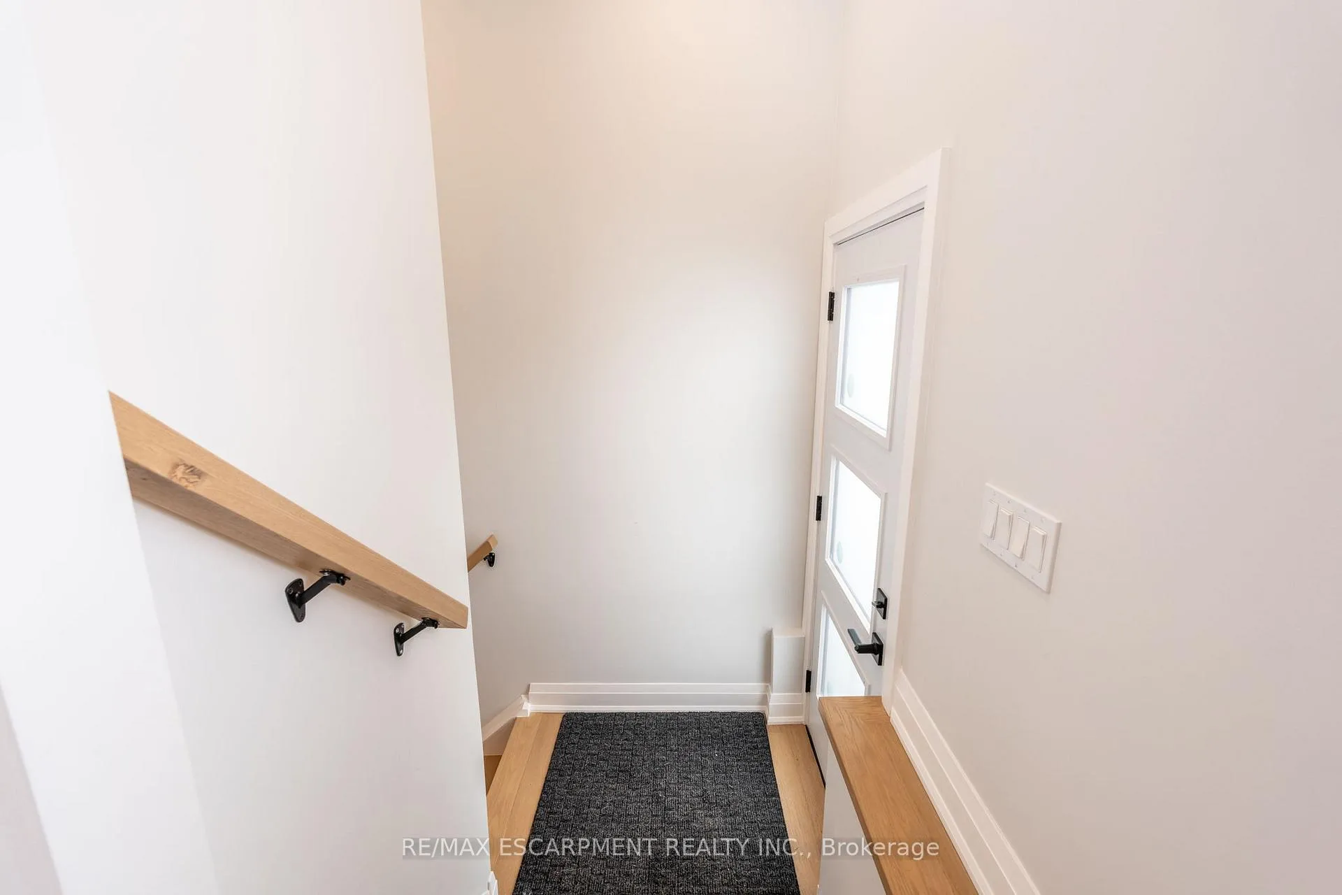 Photo 34 of 11 James Street, Hamilton, Waterdown — HOMEH