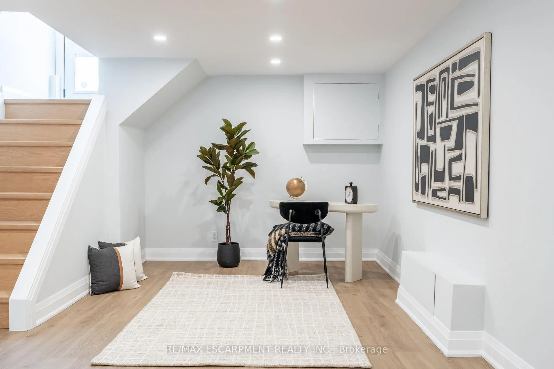 Photo 36 of 11 James Street, Hamilton, Waterdown — HOMEH