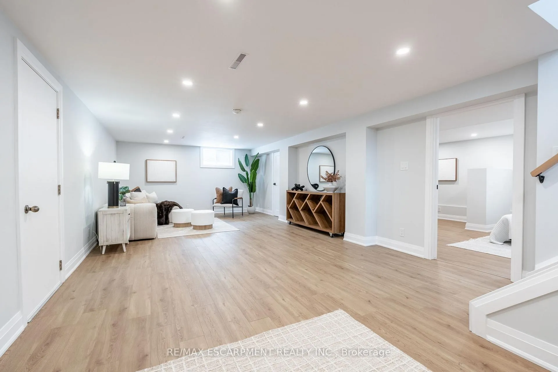 Photo 37 of 11 James Street, Hamilton, Waterdown — HOMEH