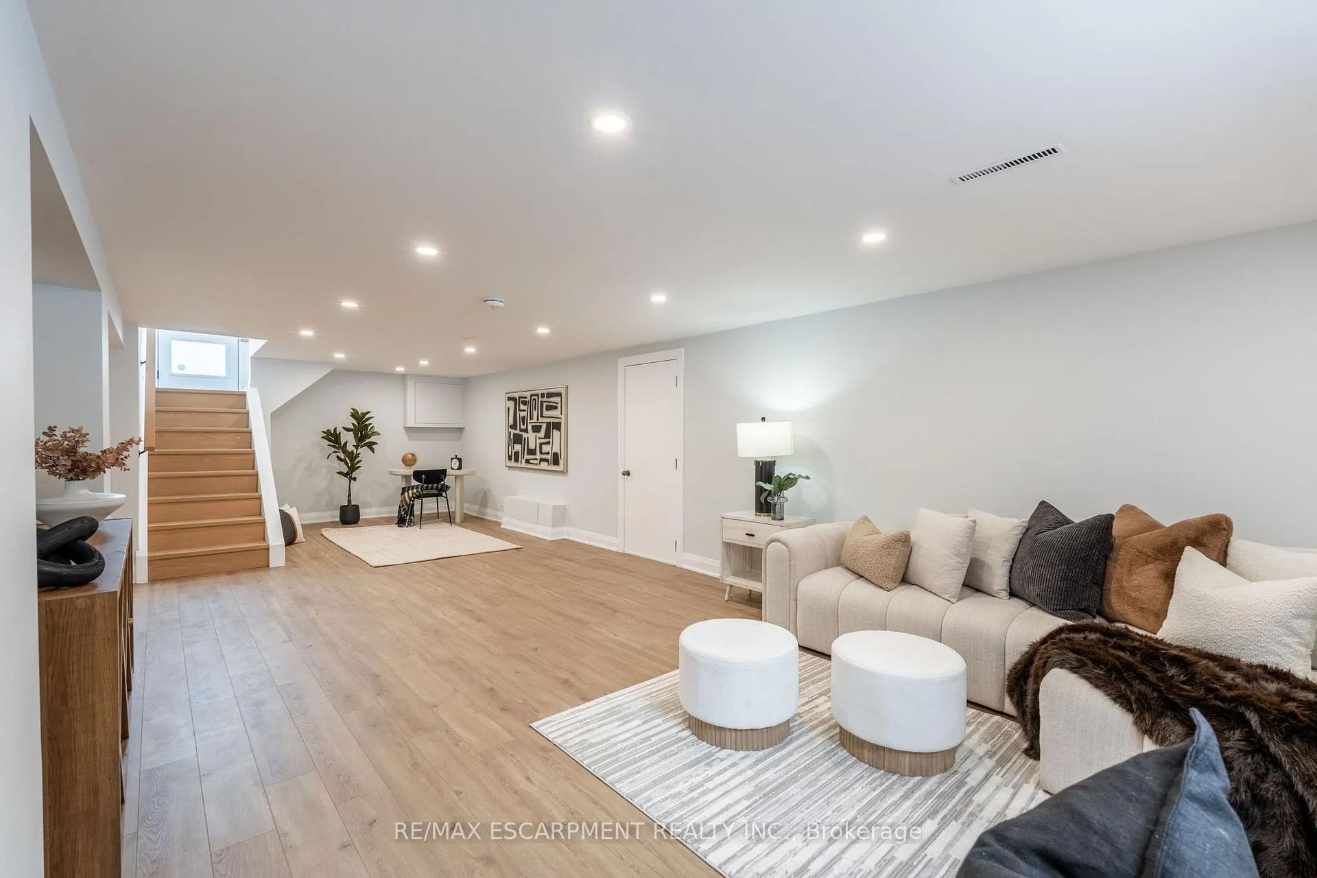 Photo 40 of 11 James Street, Hamilton, Waterdown — HOMEH
