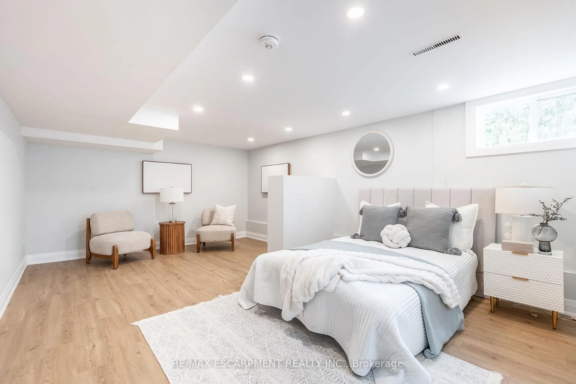 Photo 42 of 11 James Street, Hamilton, Waterdown — HOMEH