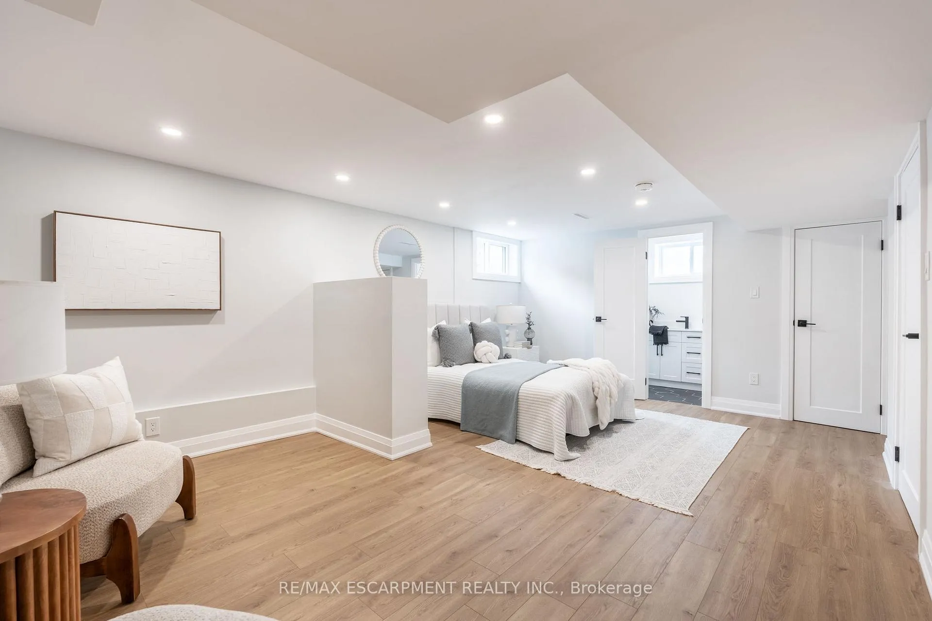 Photo 44 of 11 James Street, Hamilton, Waterdown — HOMEH