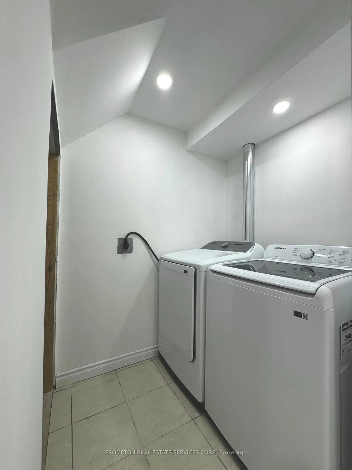 Photo 37 of 309B Bluevale Street N, Waterloo — HOMEH