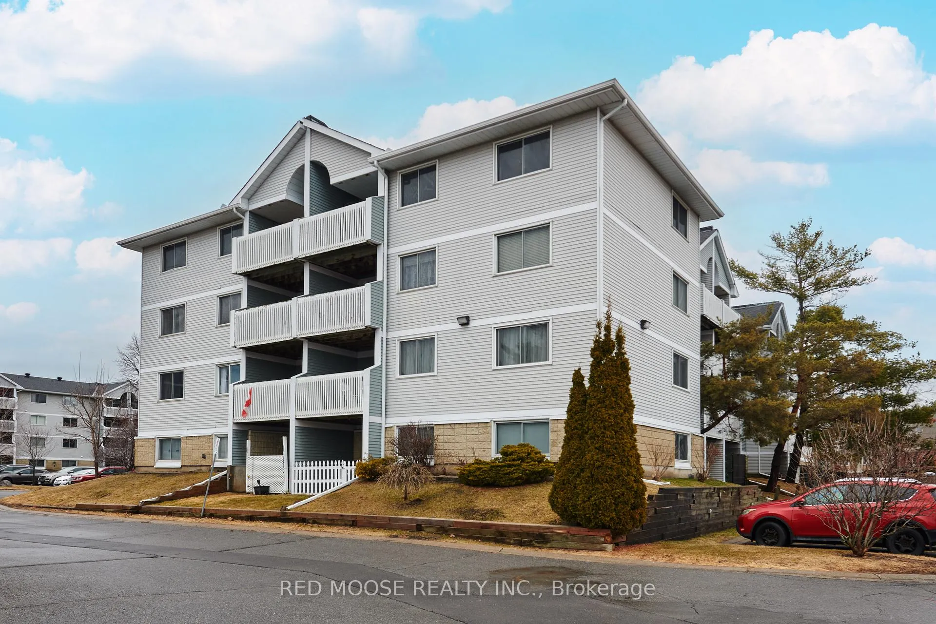 Front of Unit 415, 216 Viewmount Drive