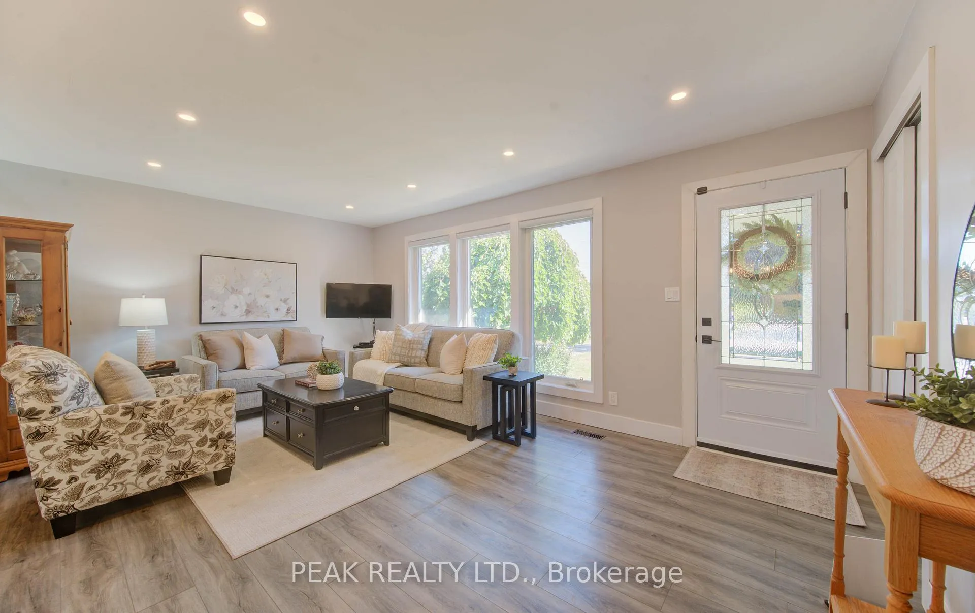 Photo 3 of 120 Trafalgar Avenue, Kitchener — HOMEH