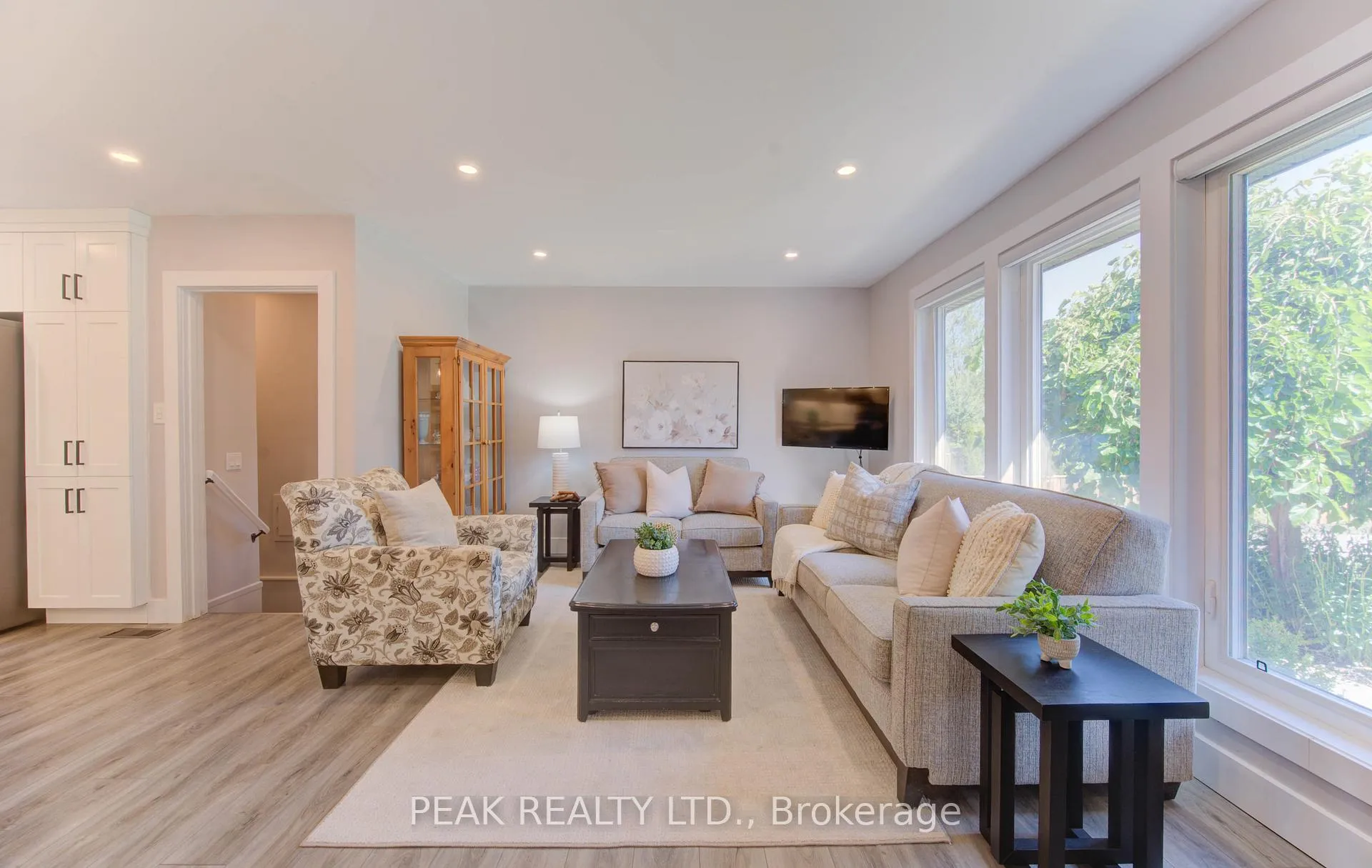 Photo 4 of 120 Trafalgar Avenue, Kitchener — HOMEH