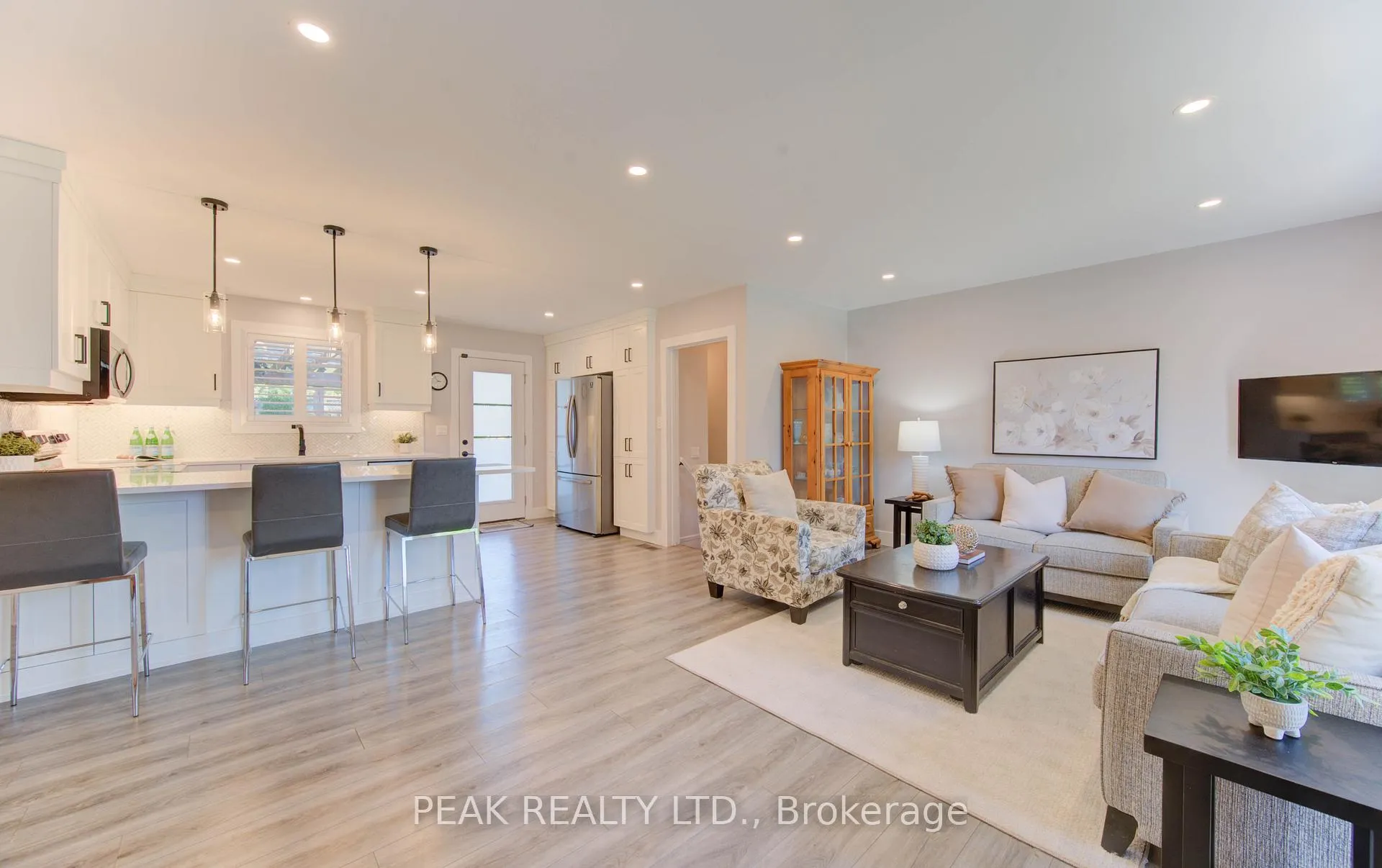 Photo 5 of 120 Trafalgar Avenue, Kitchener — HOMEH