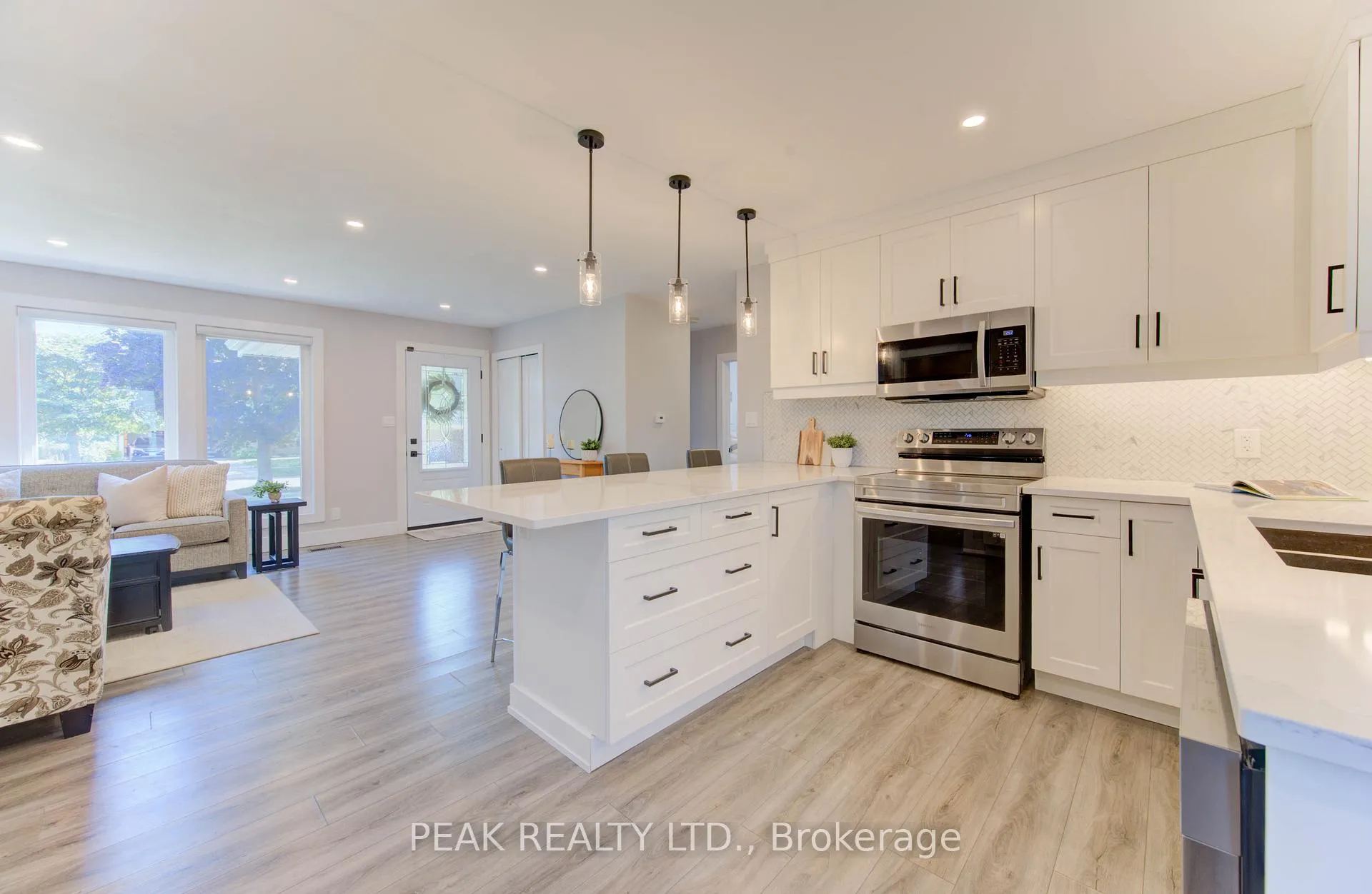 Photo 10 of 120 Trafalgar Avenue, Kitchener — HOMEH