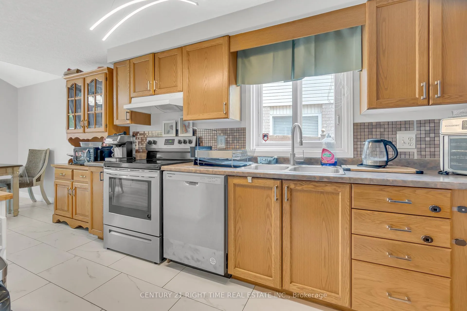 Photo 11 of 174 Wilderness Drive, Kitchener — HOMEH