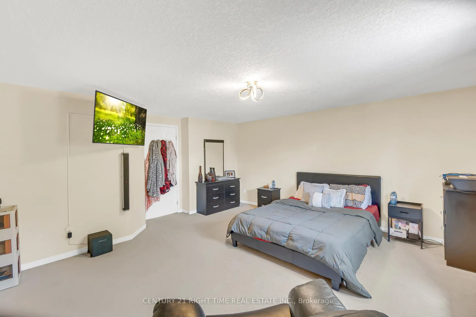 Photo 18 of 174 Wilderness Drive, Kitchener — HOMEH