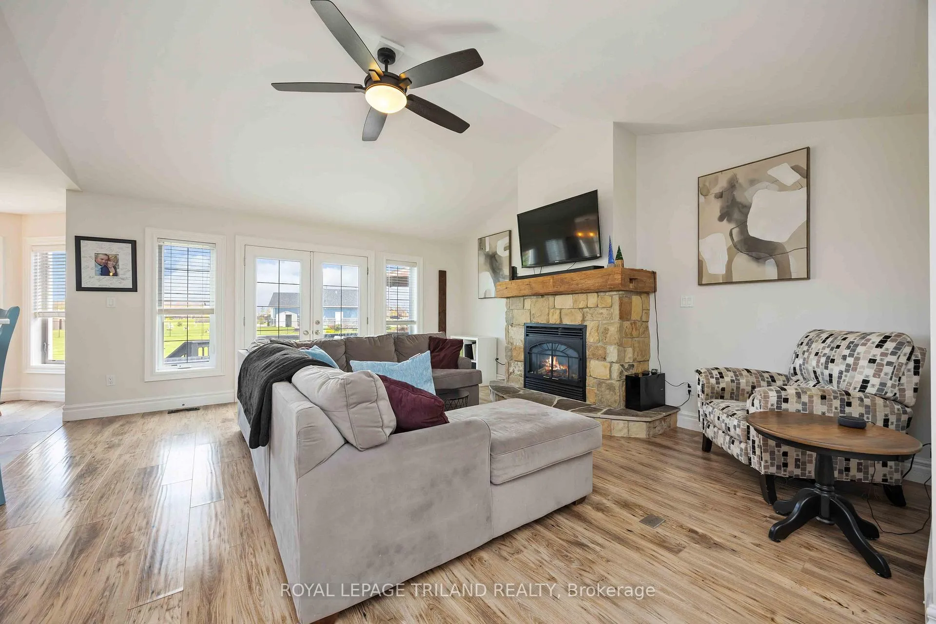 Photo 5 of 4102 Cullen Drive, Plympton-Wyoming, Plympton Wyoming — HOMEH