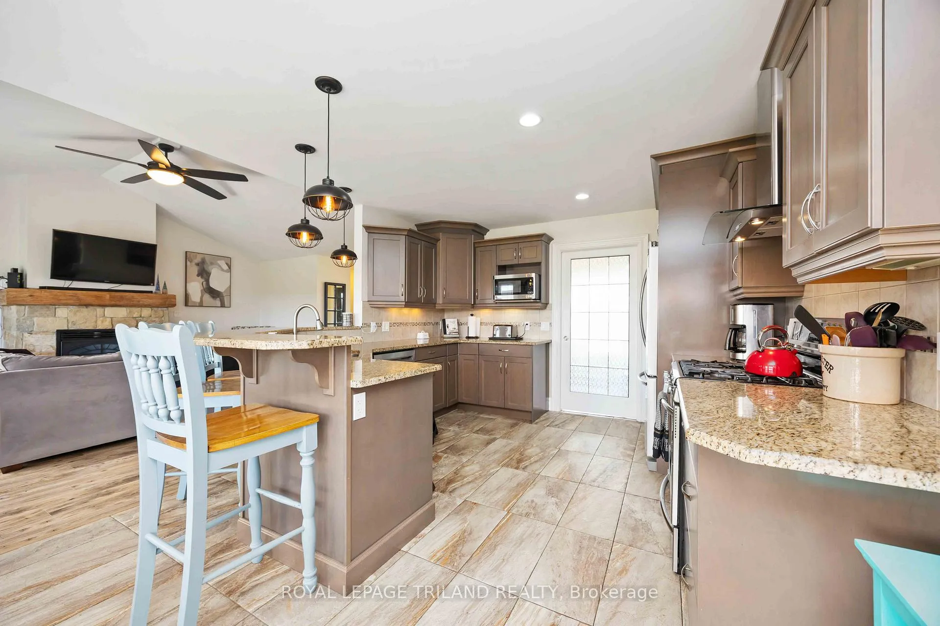 Photo 7 of 4102 Cullen Drive, Plympton-Wyoming, Plympton Wyoming — HOMEH