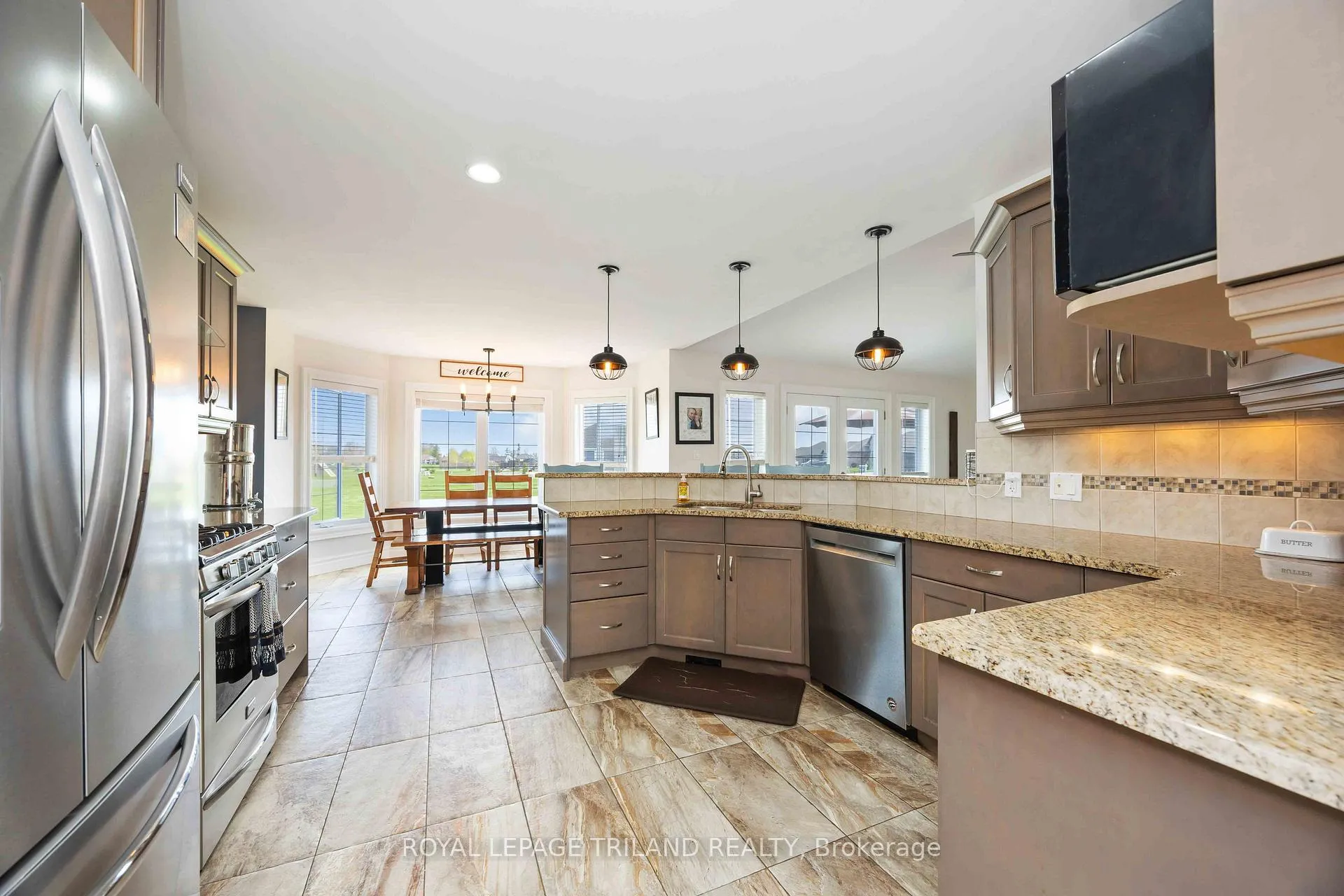 Photo 8 of 4102 Cullen Drive, Plympton-Wyoming, Plympton Wyoming — HOMEH