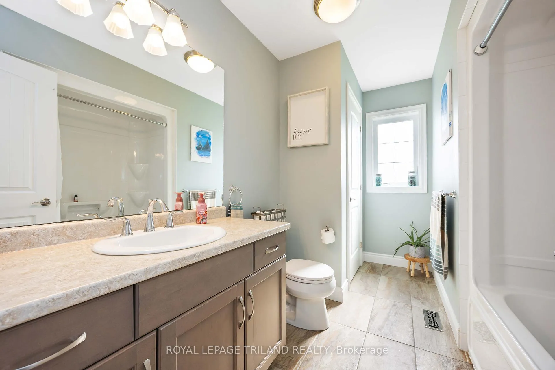 Photo 19 of 4102 Cullen Drive, Plympton-Wyoming, Plympton Wyoming — HOMEH