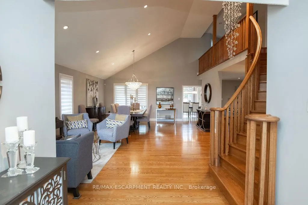 Photo 4 of 10 Shadeland Crescent, Hamilton, Stoney Creek — HOMEH