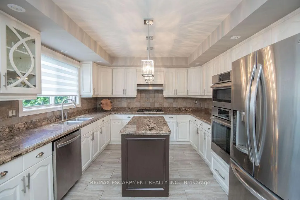 Photo 11 of 10 Shadeland Crescent, Hamilton, Stoney Creek — HOMEH