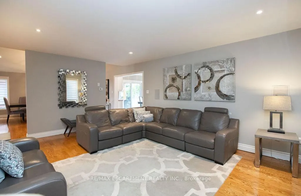 Photo 13 of 10 Shadeland Crescent, Hamilton, Stoney Creek — HOMEH