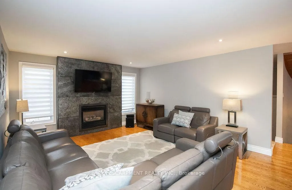 Photo 15 of 10 Shadeland Crescent, Hamilton, Stoney Creek — HOMEH